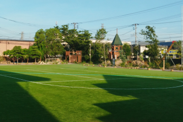 ground グラウンド　幼稚園に敷かれた人工芝