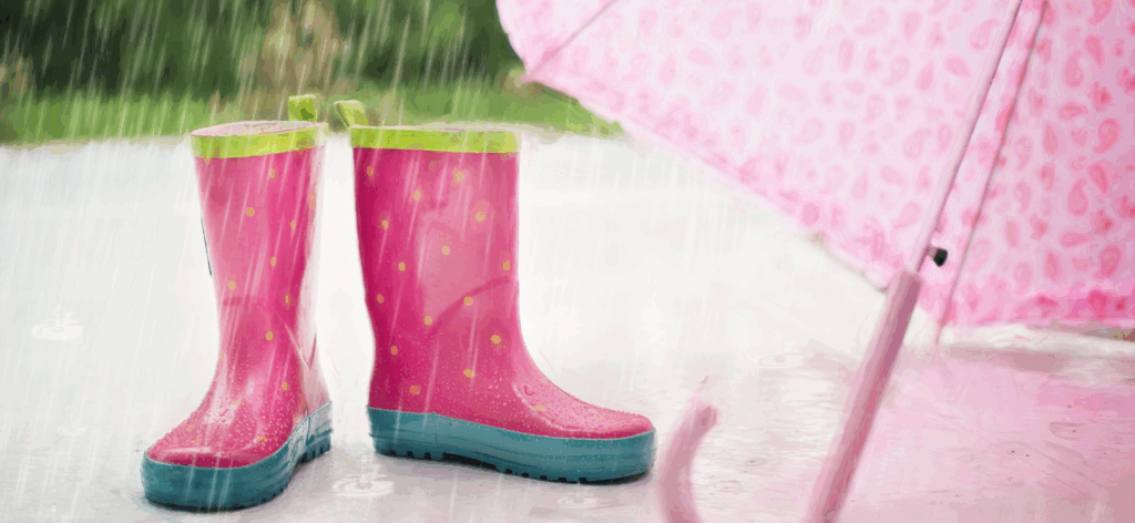 rainboots umbrella 長靴 傘　雨が降っている
