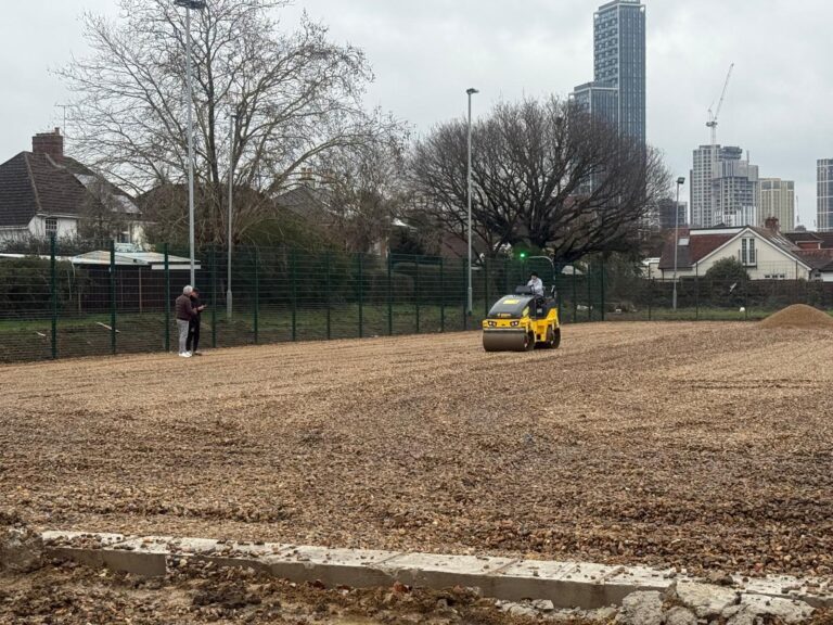 人工芝, サッカー, フィールド, 施工中, soccer, field, artificial turf, ground work, 下地工事